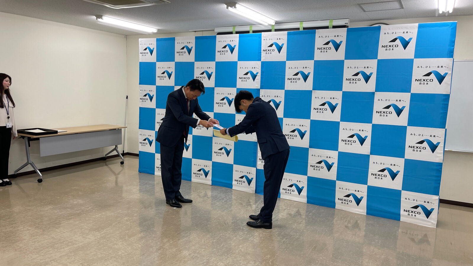表彰状授与の様子